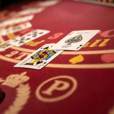 CASINO&DINING ArekeyIIのブラックジャックテーブル