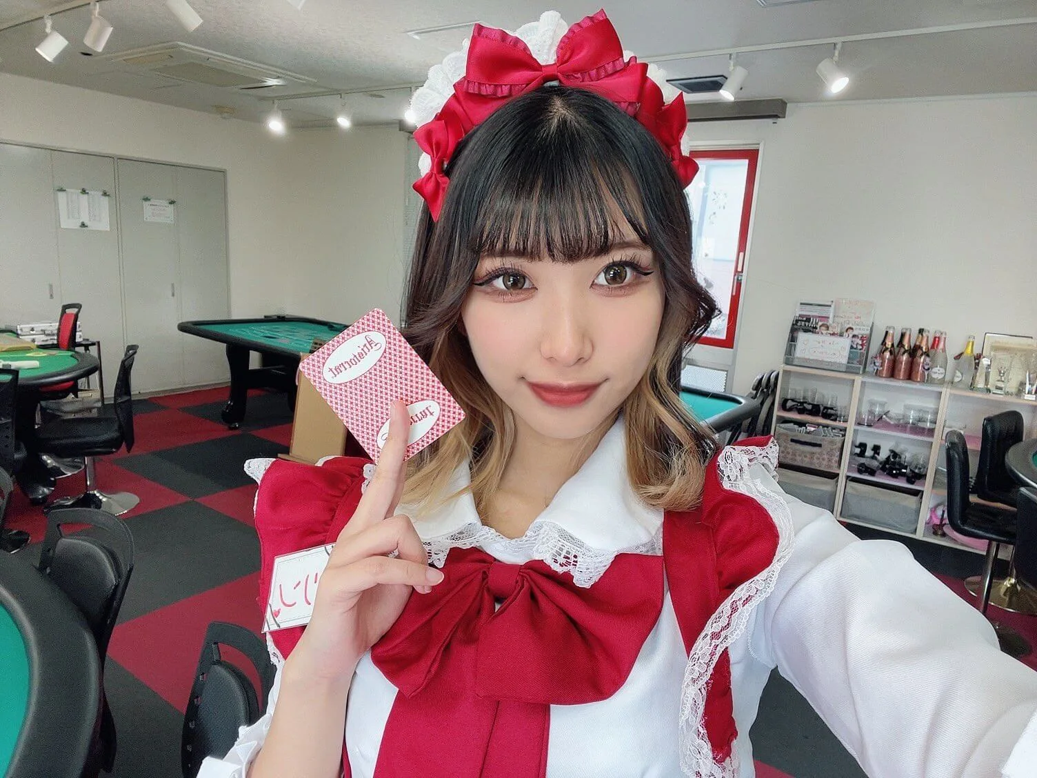 じゅぴたー店内とメイドスタッフ