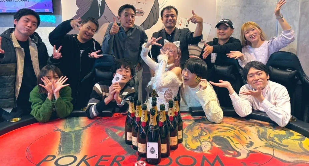 船橋店内の公式掲載集合写真