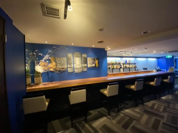 CASINO&DINING ArekeyIIの店内のバーカウンター