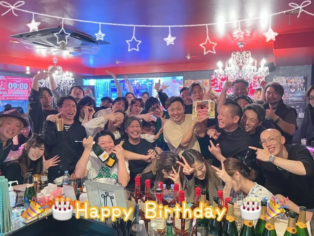 六本木ヒゲゴリラの店内とポーカーテーブル
