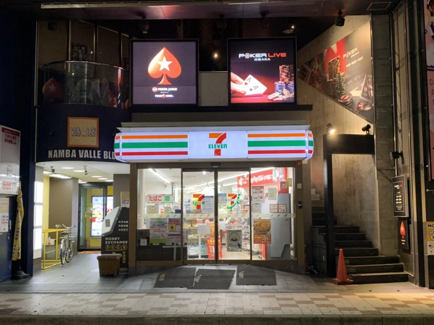 POKER LIVE OSAKAの看板がある難波バレビル外観