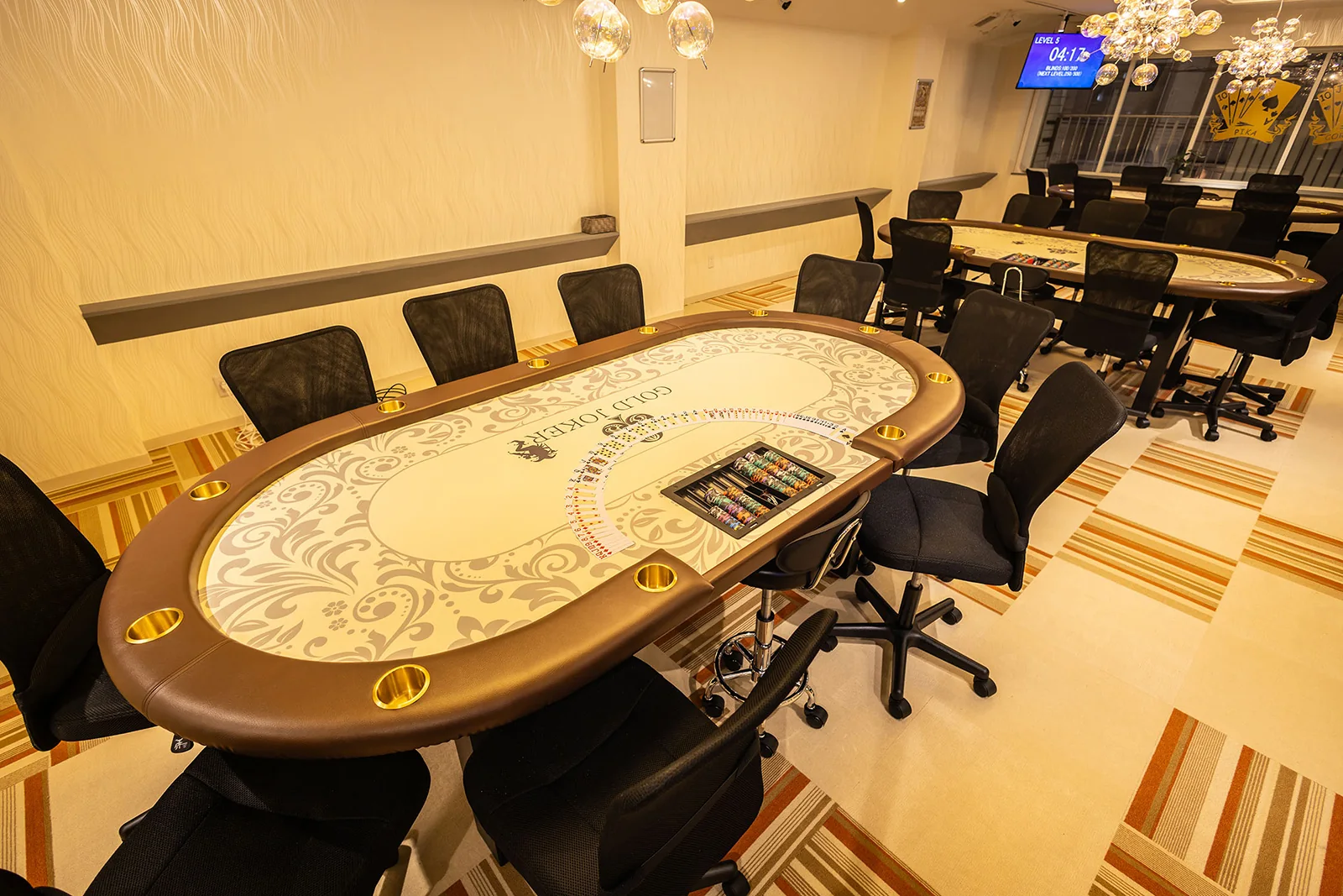 横浜ポーカーBar GOLD JOKER 相模原店の店内のポーカーテーブル