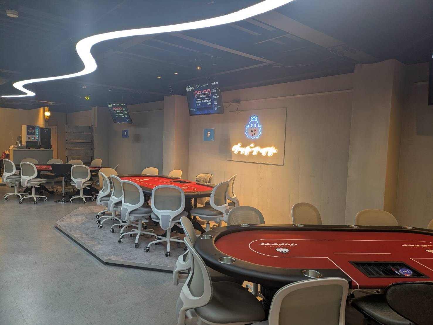 アミューズメントカフェ グッドナイトの公式HP掲載の店内・設備写真