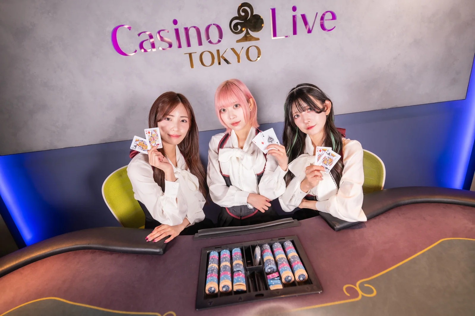 Casino Live Tokyoの店内とゲームテーブル